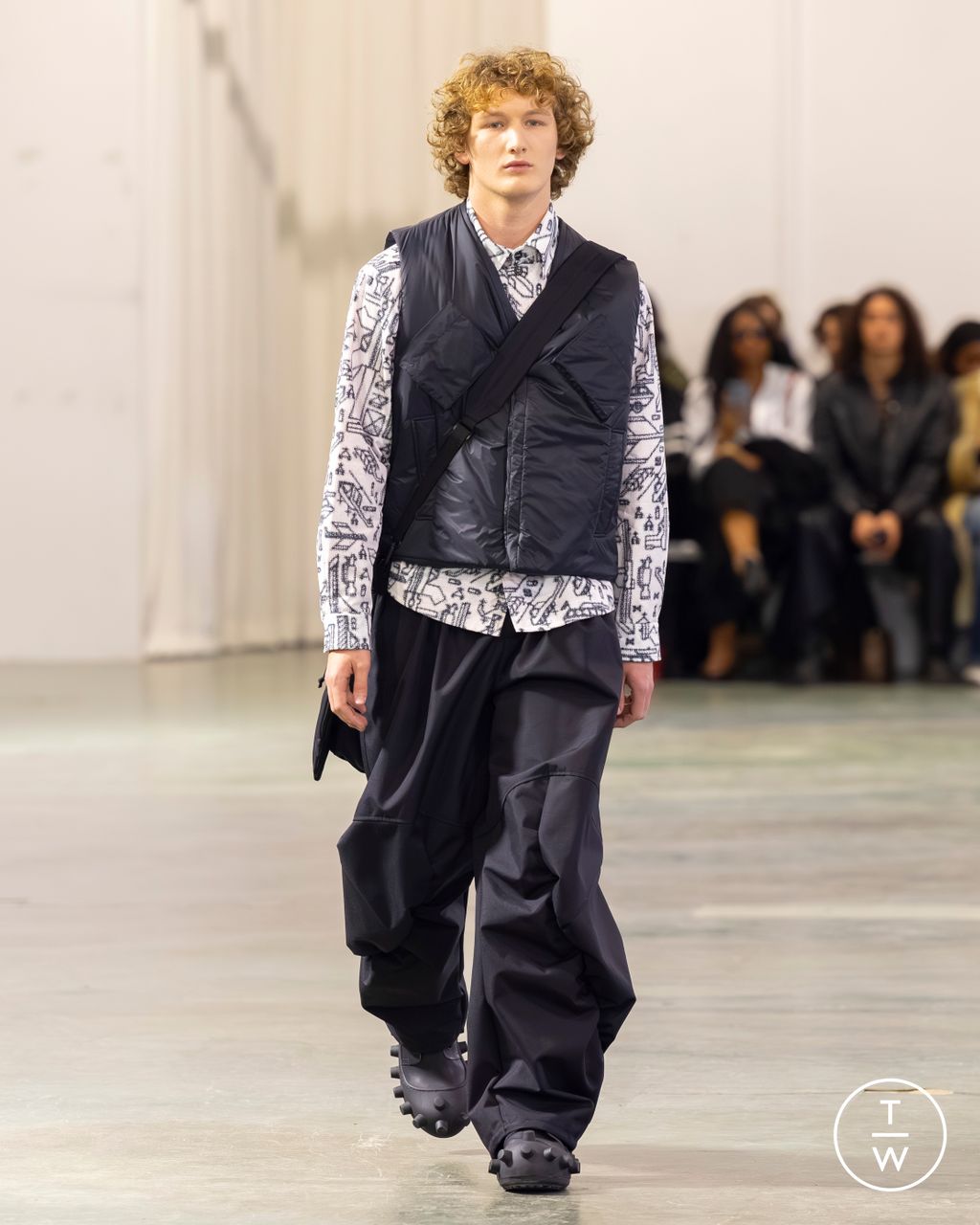 Fashion Week Paris Fall/Winter 2026 look 26 from the Walter Van Beirendonck collection menswear