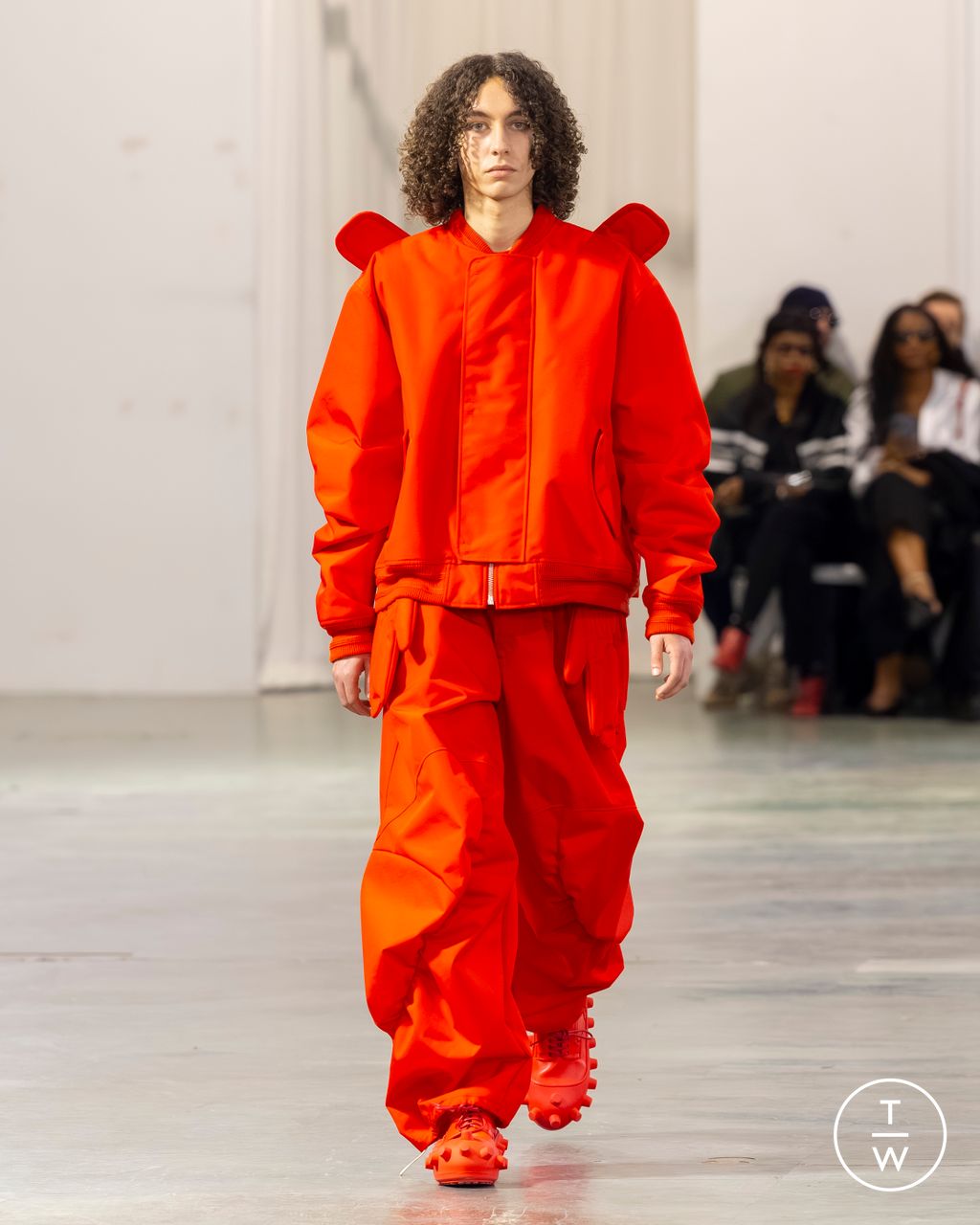 Fashion Week Paris Fall/Winter 2026 look 27 from the Walter Van Beirendonck collection menswear