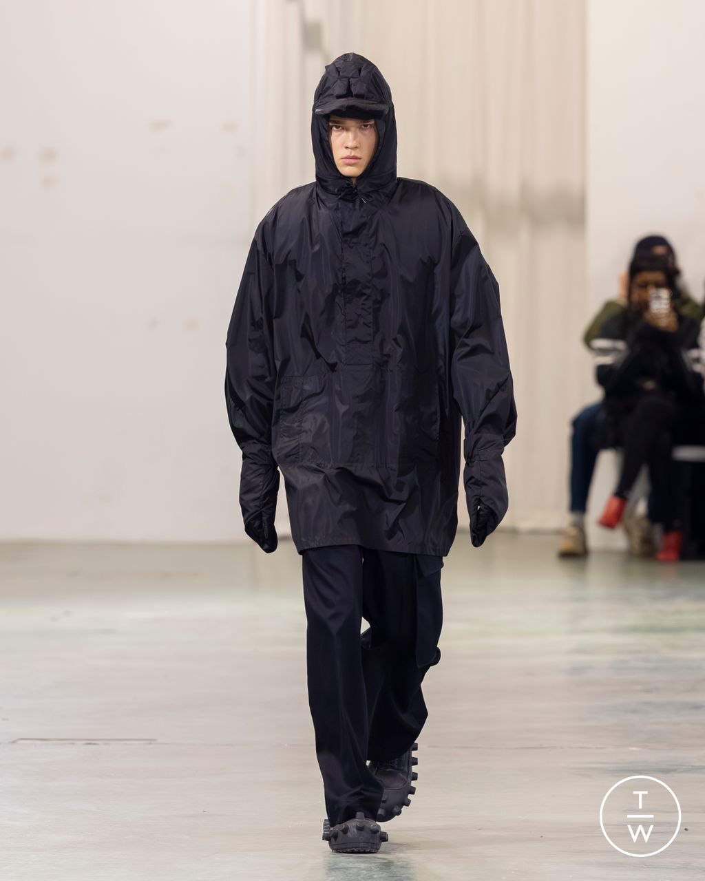 Fashion Week Paris Fall/Winter 2026 look 31 from the Walter Van Beirendonck collection menswear