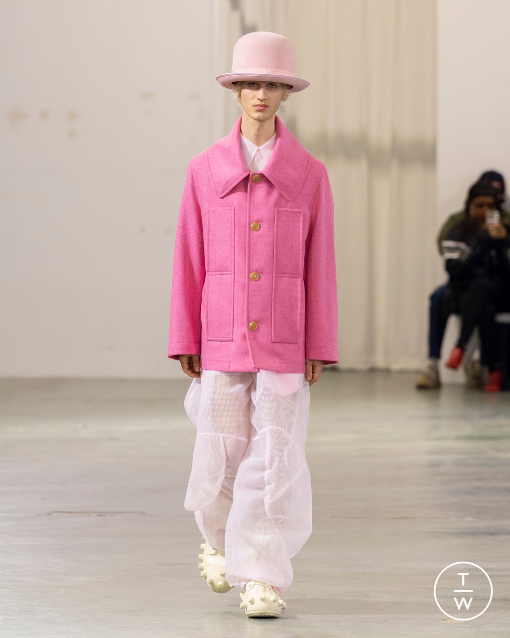 Fashion Week Paris Fall/Winter 2026 look 38 from the Walter Van Beirendonck collection menswear