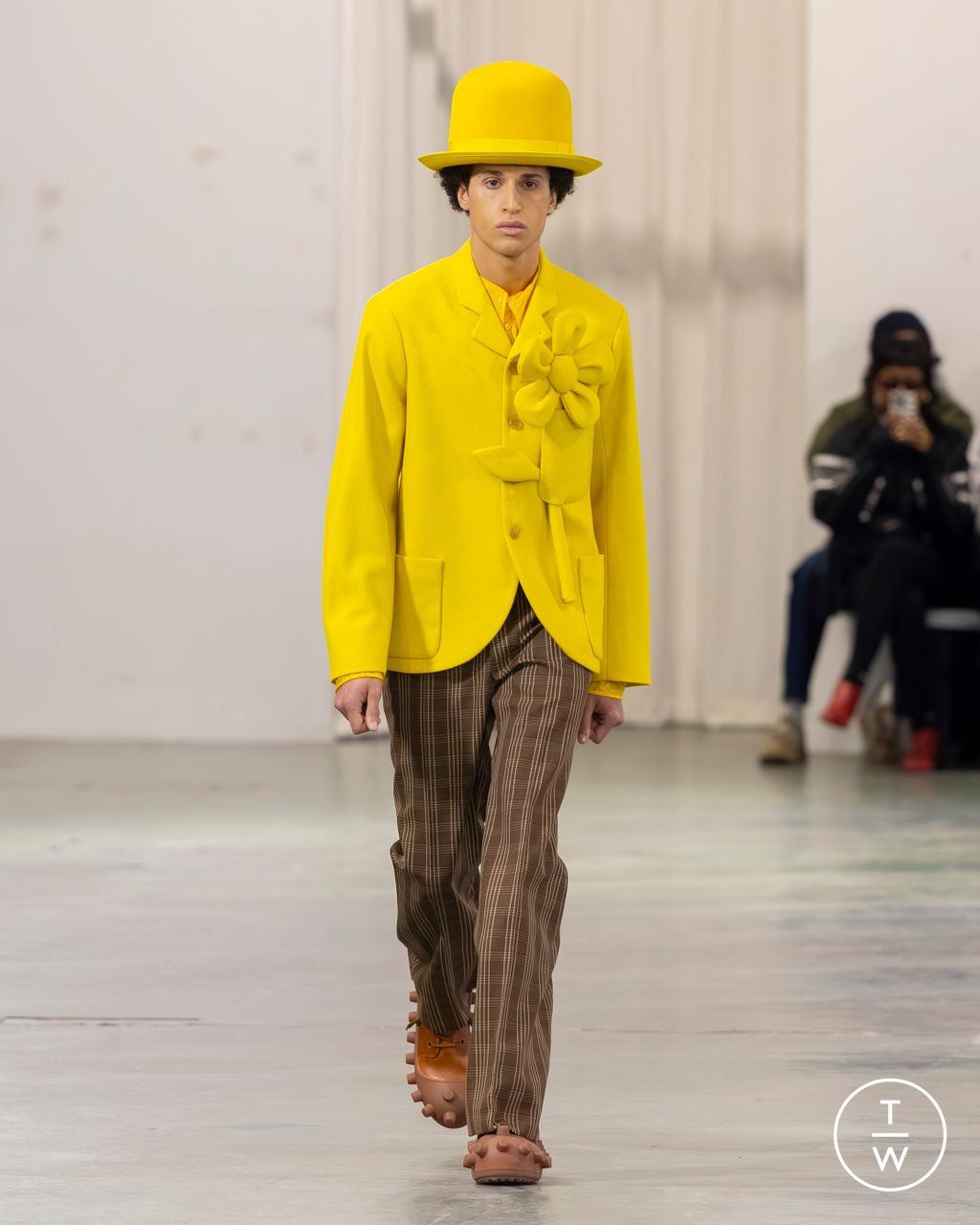 Fashion Week Paris Fall/Winter 2026 look 41 from the Walter Van Beirendonck collection menswear