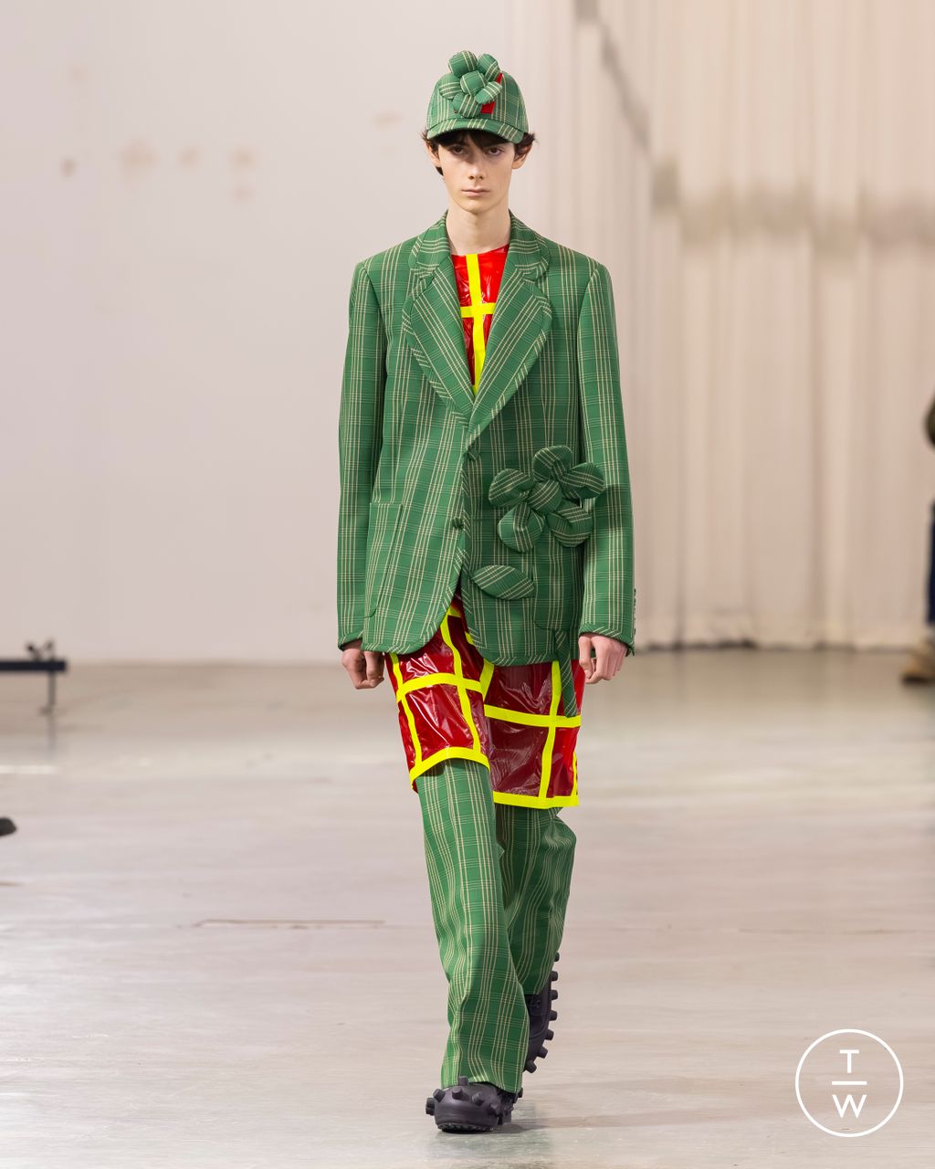 Fashion Week Paris Fall/Winter 2026 look 43 de la collection Walter Van Beirendonck menswear