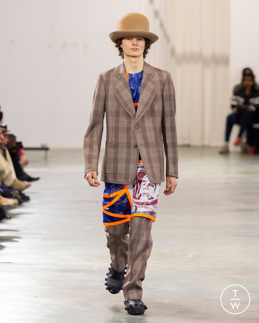 Fashion Week Paris Fall/Winter 2026 look 46 from the Walter Van Beirendonck collection menswear