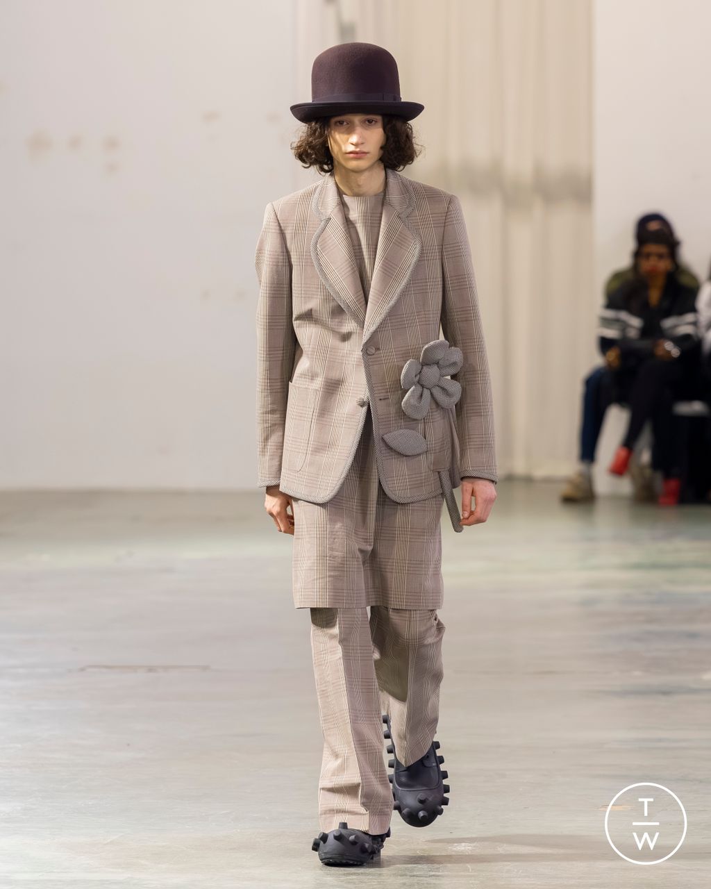 Fashion Week Paris Fall/Winter 2026 look 47 from the Walter Van Beirendonck collection menswear