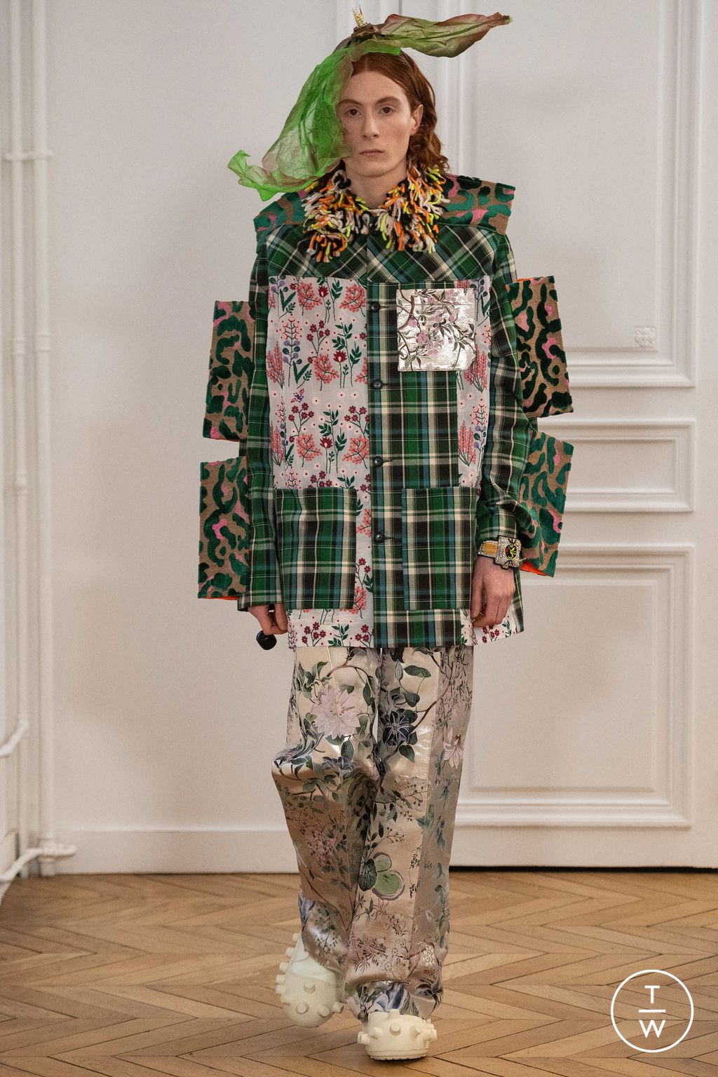 Fashion Week Paris Fall/Winter 2024 look 2 from the Walter Van Beirendonck collection 男装