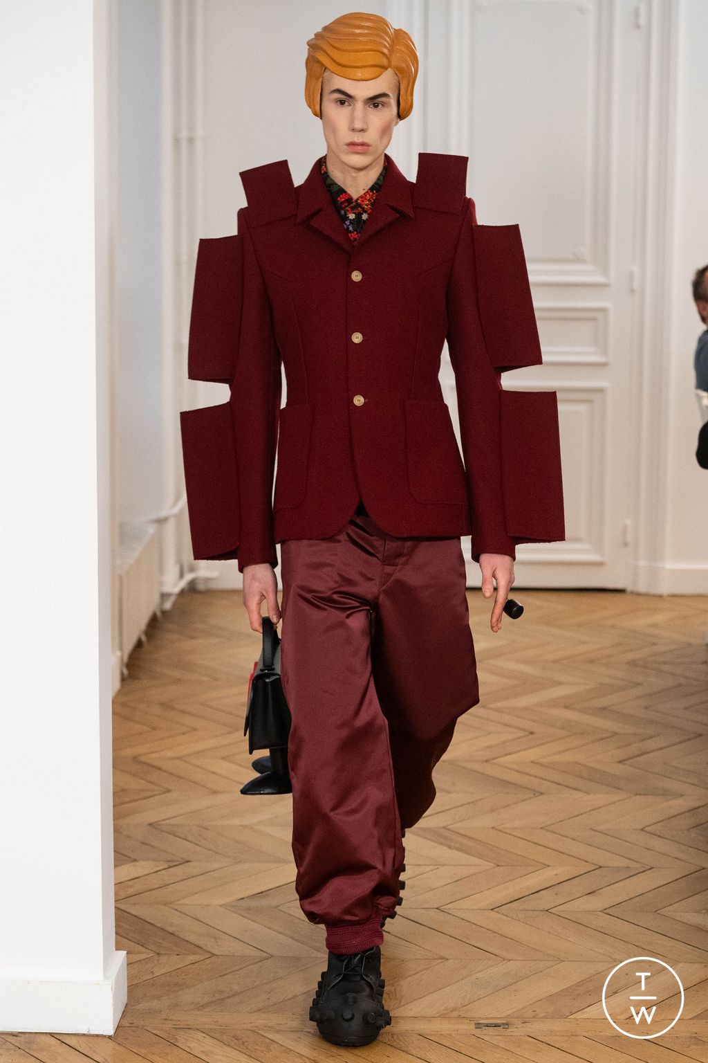 Fashion Week Paris Fall/Winter 2024 look 4 from the Walter Van Beirendonck collection menswear