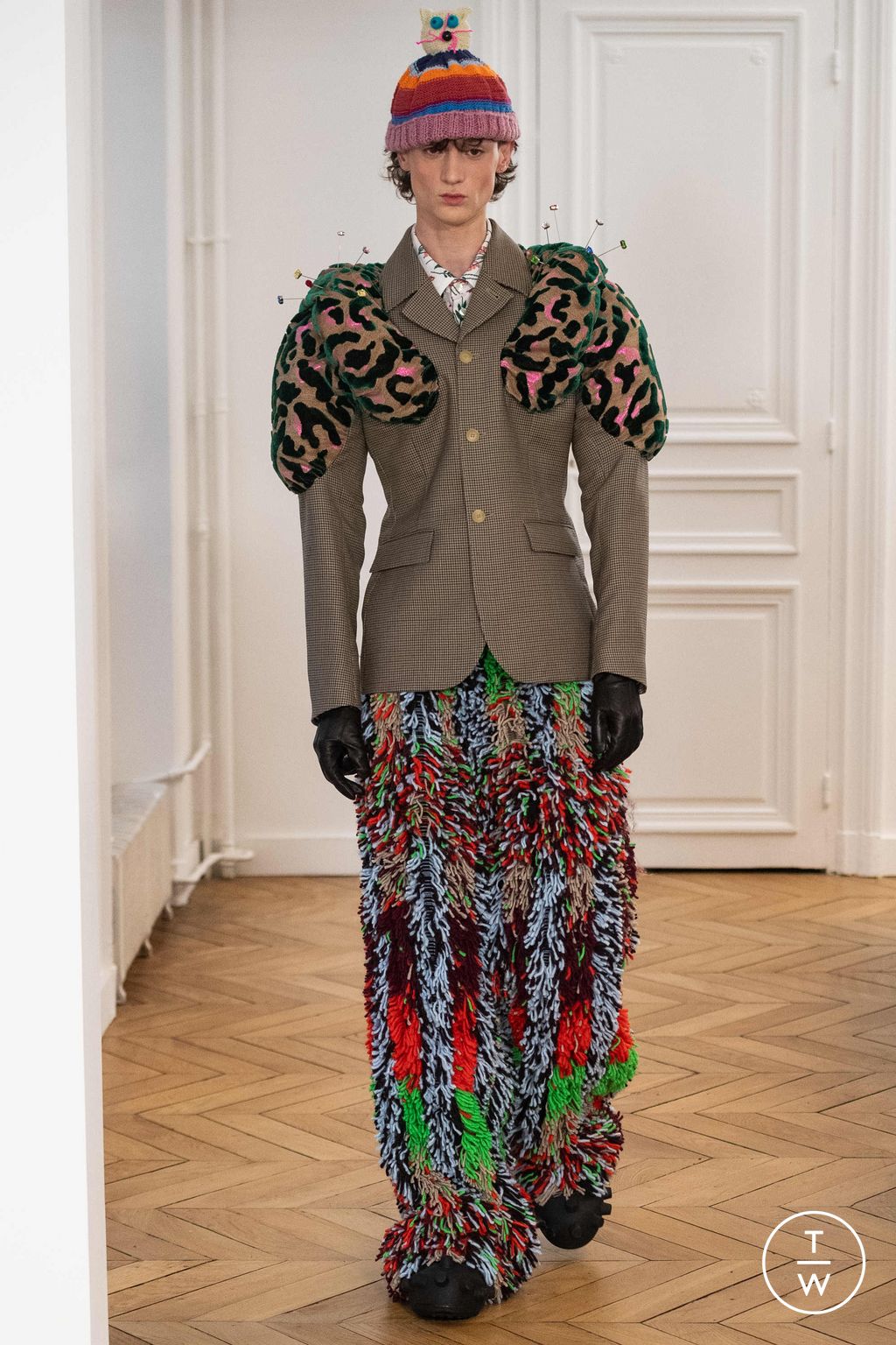 Fashion Week Paris Fall/Winter 2024 look 5 from the Walter Van Beirendonck collection menswear