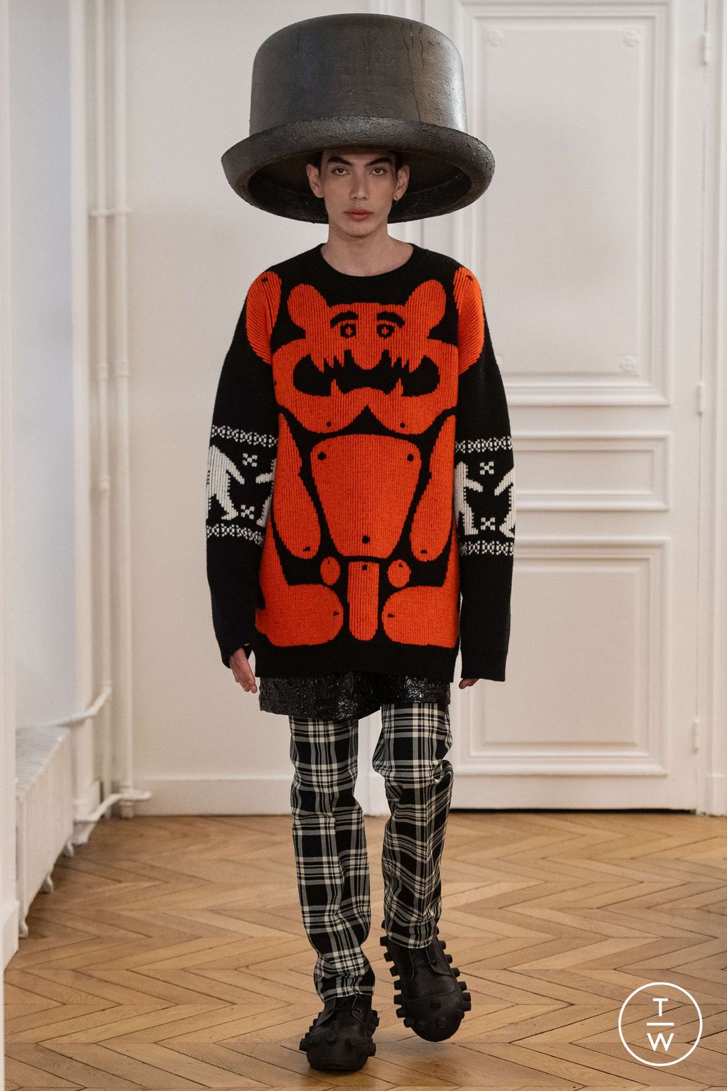 Fashion Week Paris Fall/Winter 2024 look 7 de la collection Walter Van Beirendonck menswear