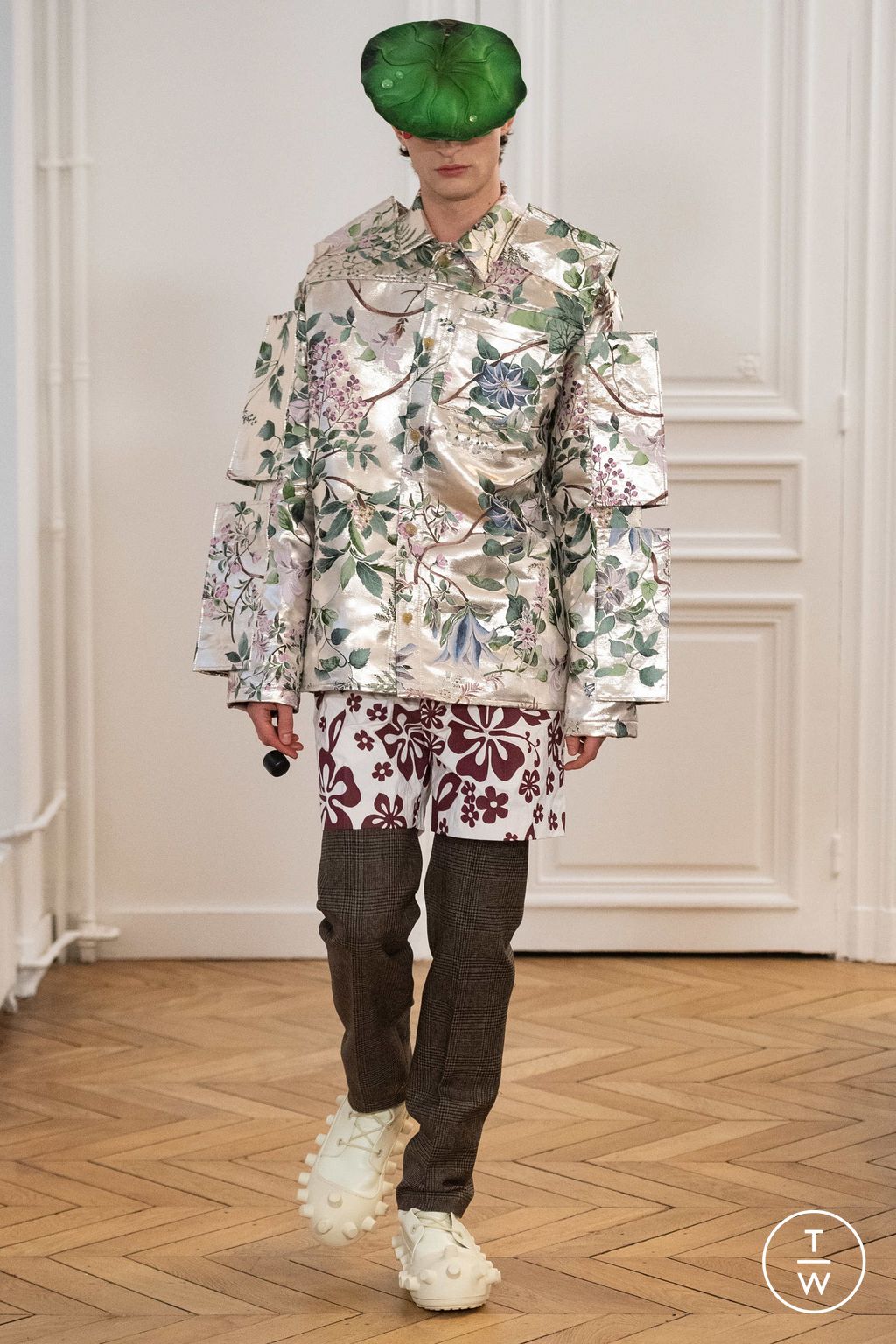 Fashion Week Paris Fall/Winter 2024 look 8 de la collection Walter Van Beirendonck menswear