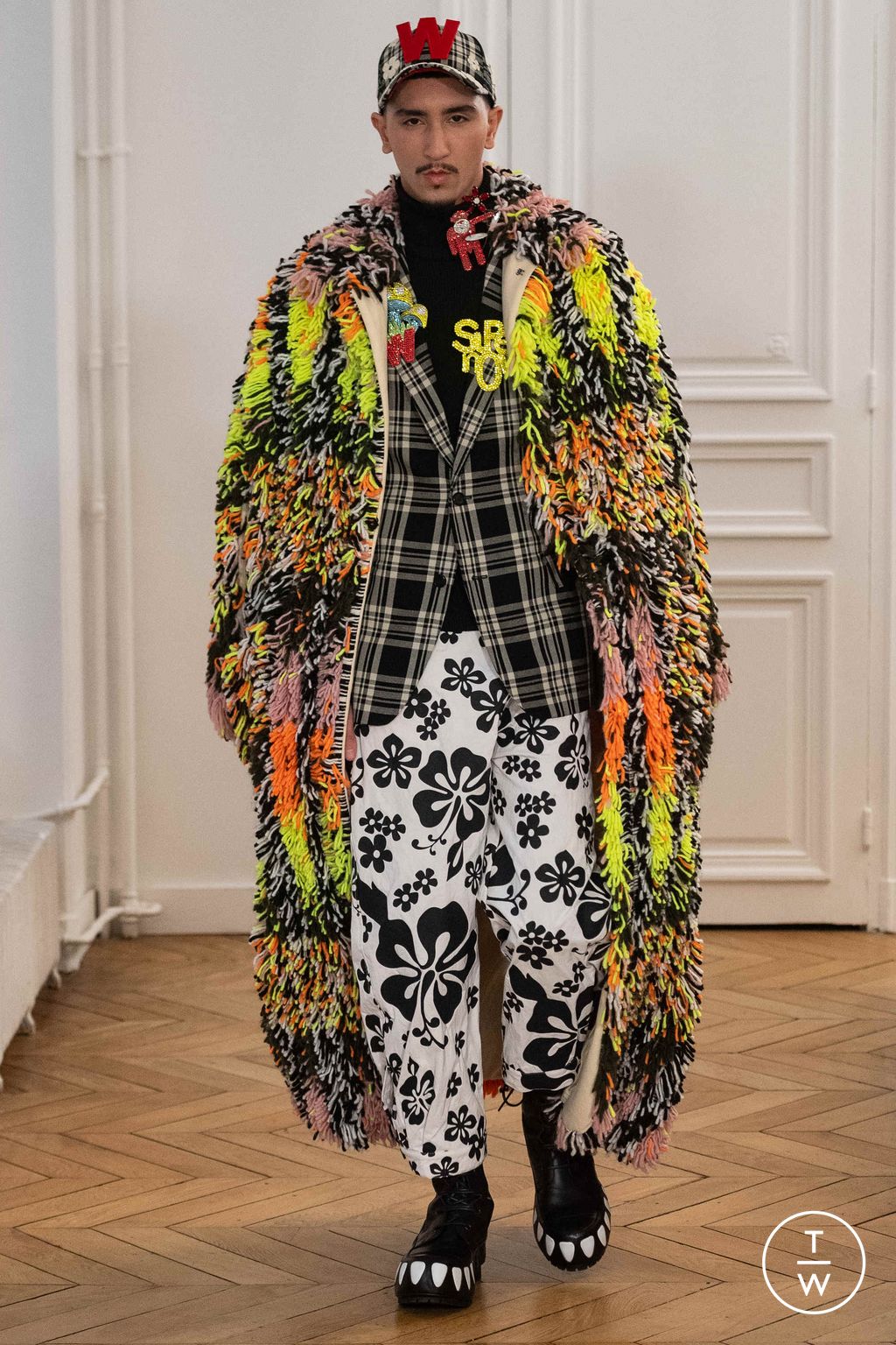 Fashion Week Paris Fall/Winter 2024 look 9 de la collection Walter Van Beirendonck menswear