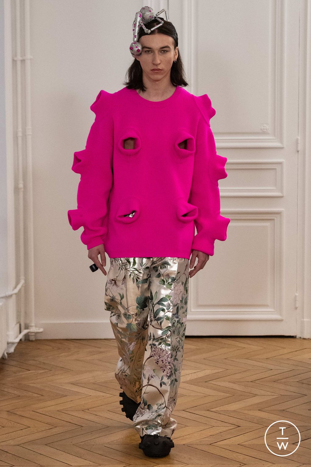 Fashion Week Paris Fall/Winter 2024 look 12 de la collection Walter Van Beirendonck menswear