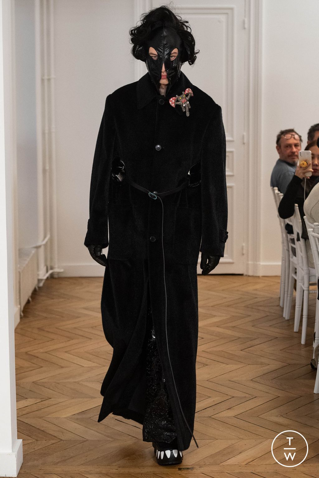 Fashion Week Paris Fall/Winter 2024 look 13 de la collection Walter Van Beirendonck menswear
