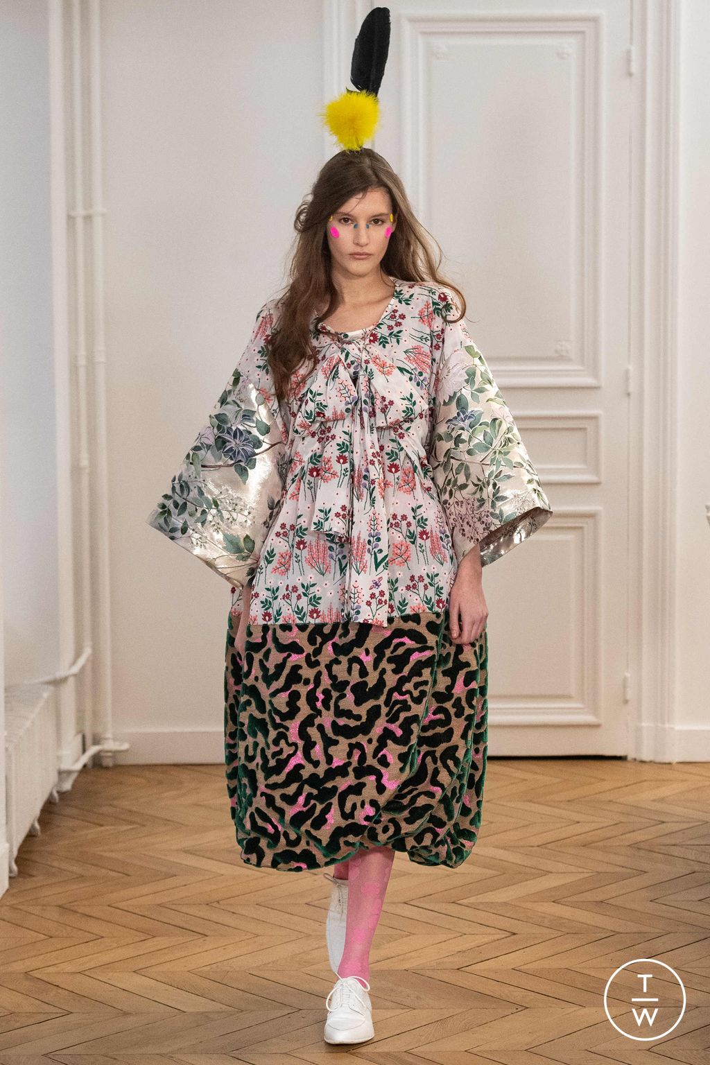 Fashion Week Paris Fall/Winter 2024 look 16 de la collection Walter Van Beirendonck menswear