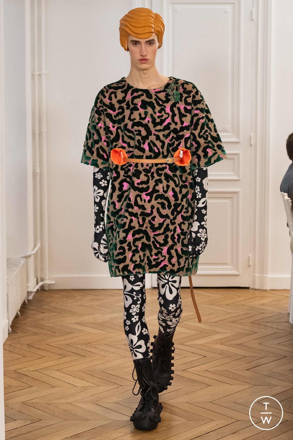 Fashion Week Paris Fall/Winter 2024 look 18 de la collection Walter Van Beirendonck menswear