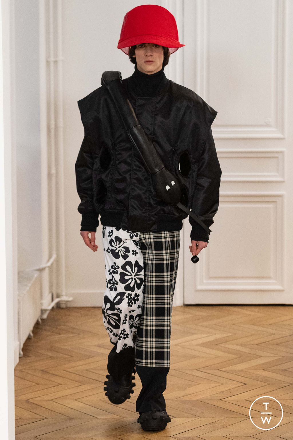 Fashion Week Paris Fall/Winter 2024 look 23 de la collection Walter Van Beirendonck menswear