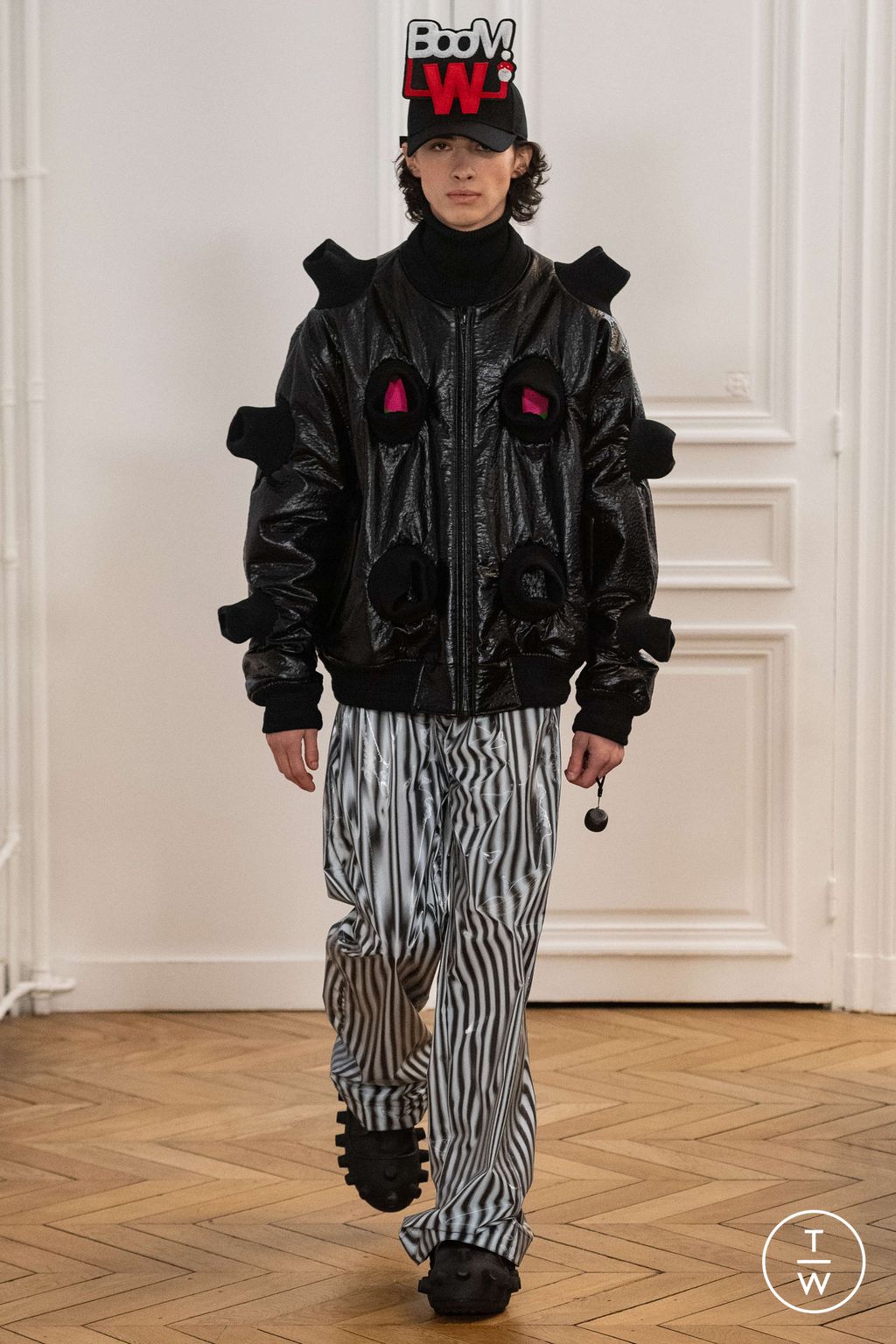 Fashion Week Paris Fall/Winter 2024 look 25 de la collection Walter Van Beirendonck menswear