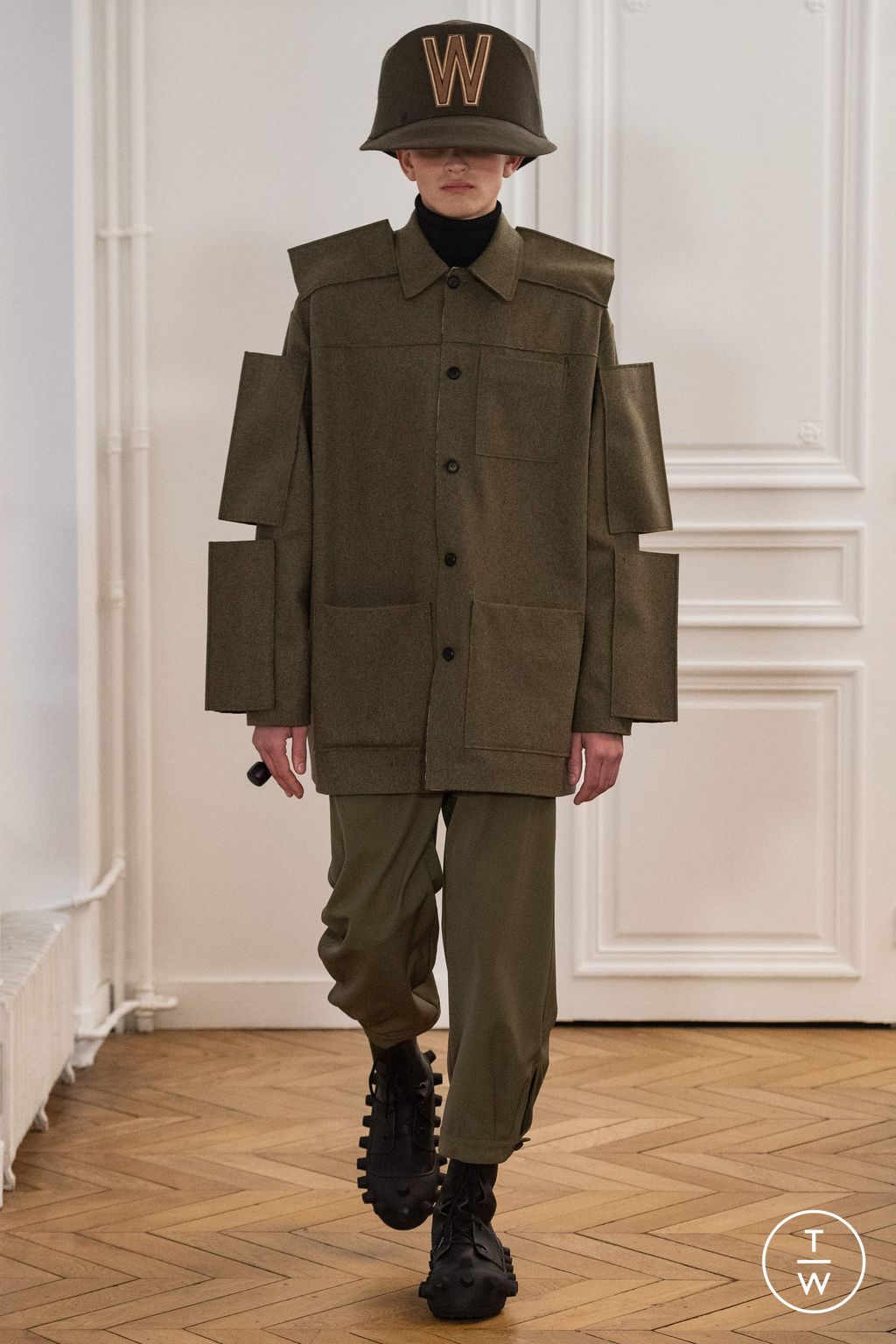 Fashion Week Paris Fall/Winter 2024 look 26 de la collection Walter Van Beirendonck menswear