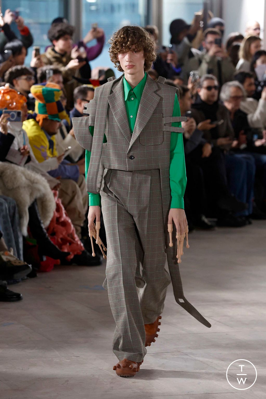 Fashion Week Paris Fall/Winter 2025 look 3 from the Walter Van Beirendonck collection menswear
