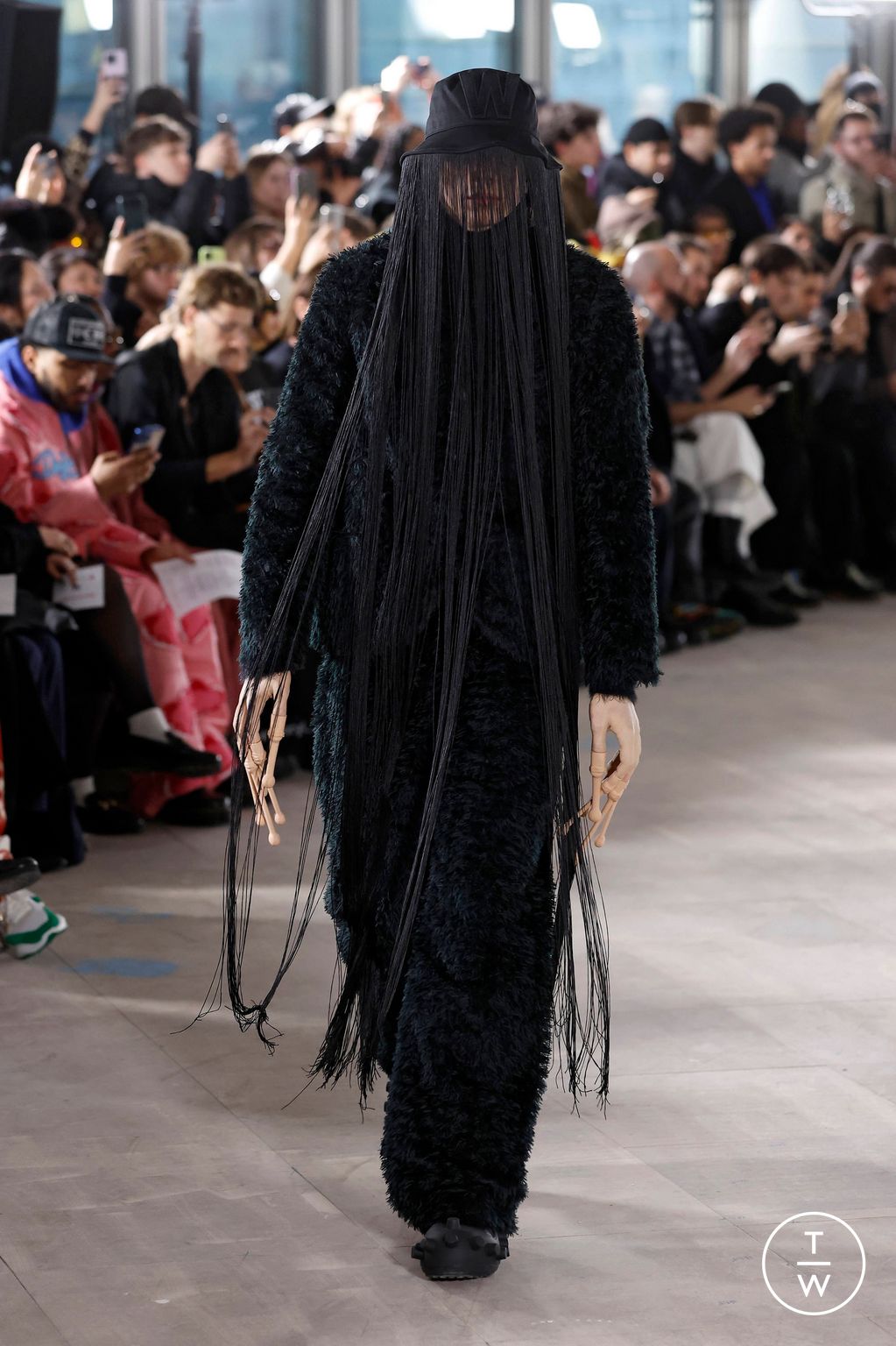 Fashion Week Paris Fall/Winter 2025 look 11 from the Walter Van Beirendonck collection menswear