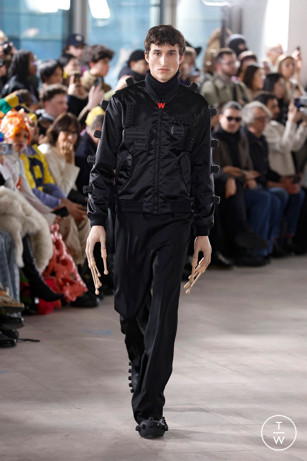 Fashion Week Paris Fall/Winter 2025 look 15 from the Walter Van Beirendonck collection menswear