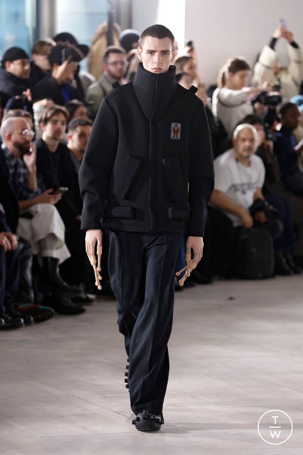 Fashion Week Paris Fall/Winter 2025 look 19 from the Walter Van Beirendonck collection menswear