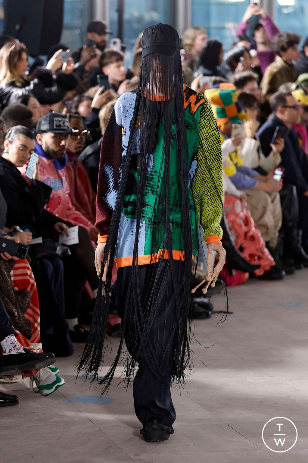 Fashion Week Paris Fall/Winter 2025 look 21 from the Walter Van Beirendonck collection menswear