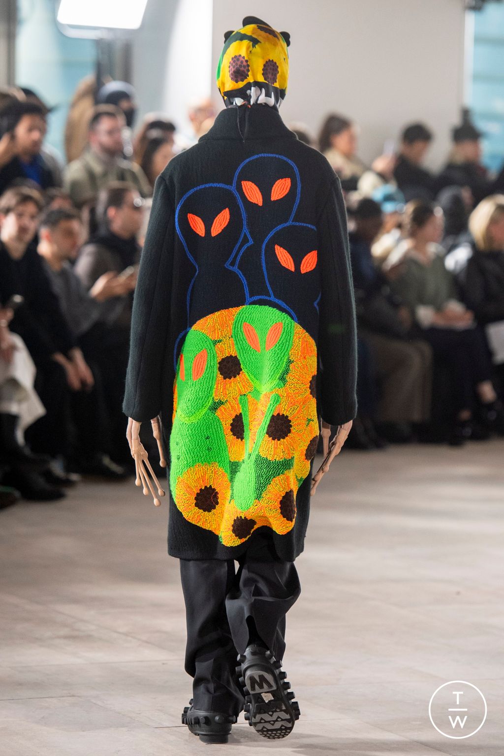 Fashion Week Paris Fall/Winter 2025 look 31 from the Walter Van Beirendonck collection menswear