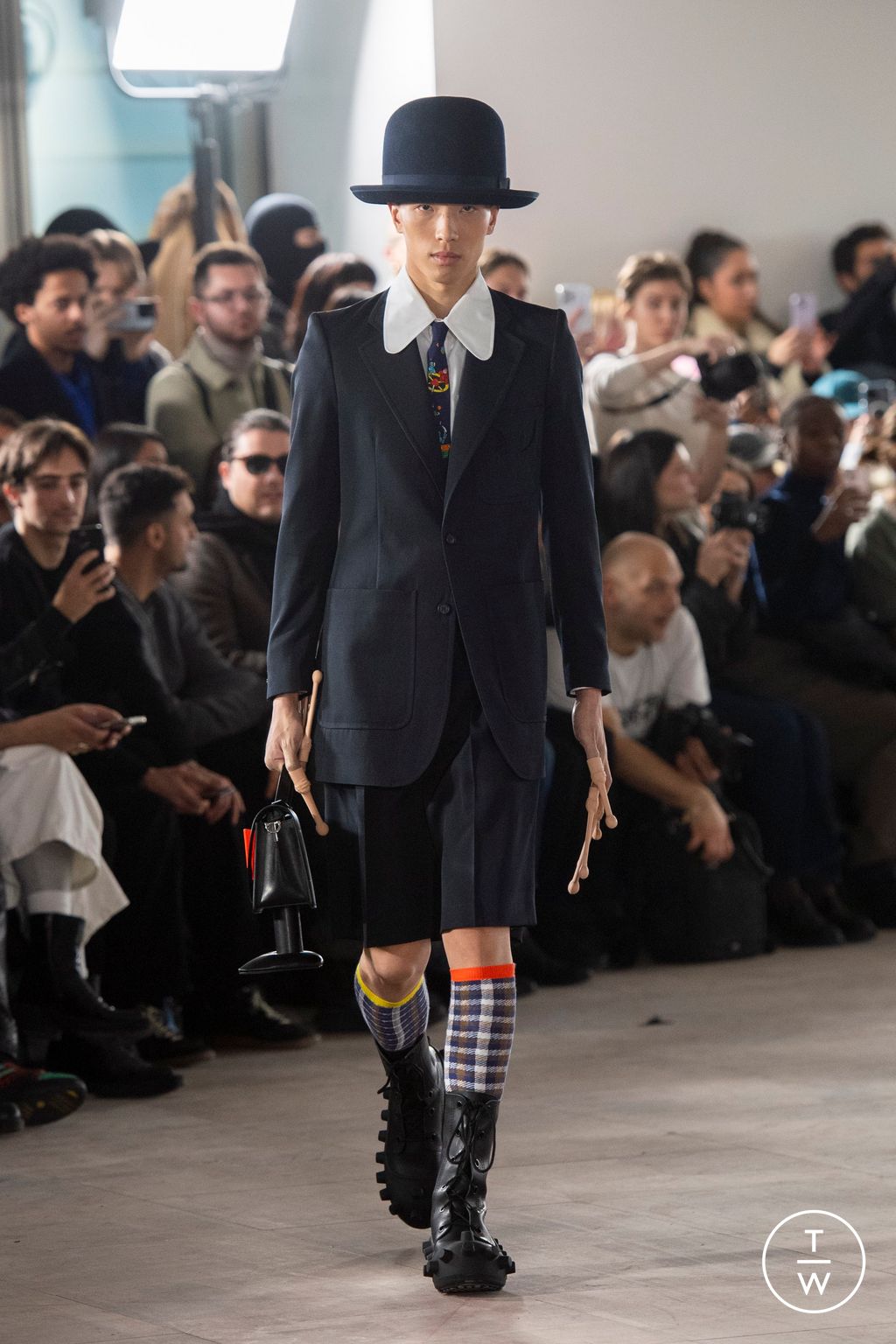 Fashion Week Paris Fall/Winter 2025 look 33 from the Walter Van Beirendonck collection menswear