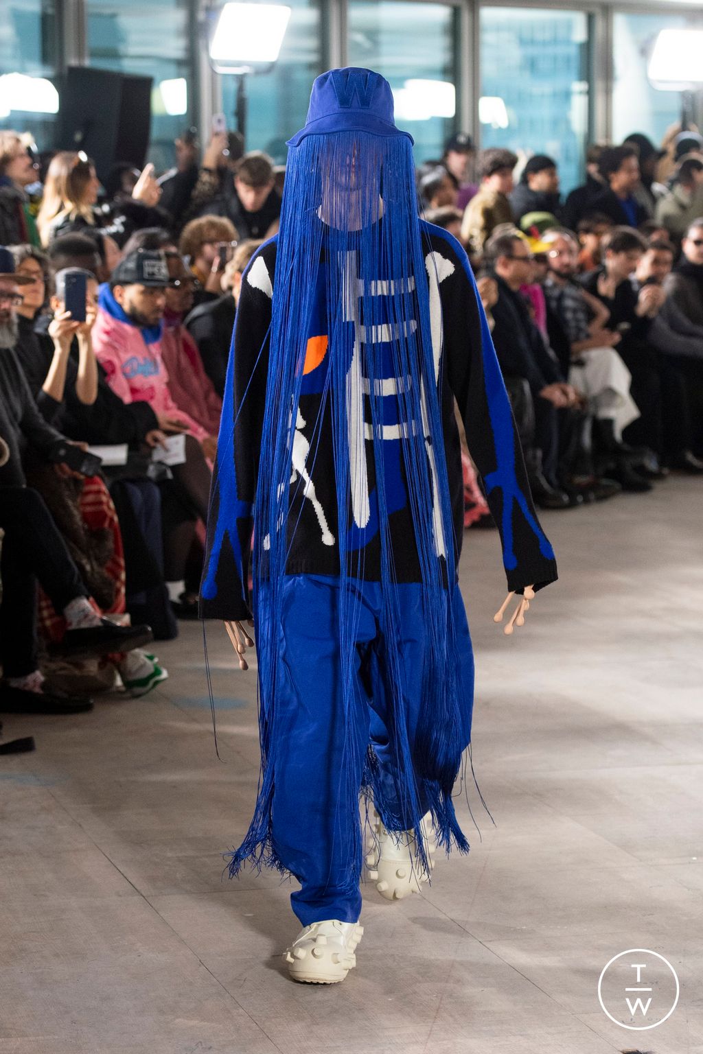 Fashion Week Paris Fall/Winter 2025 look 34 from the Walter Van Beirendonck collection menswear