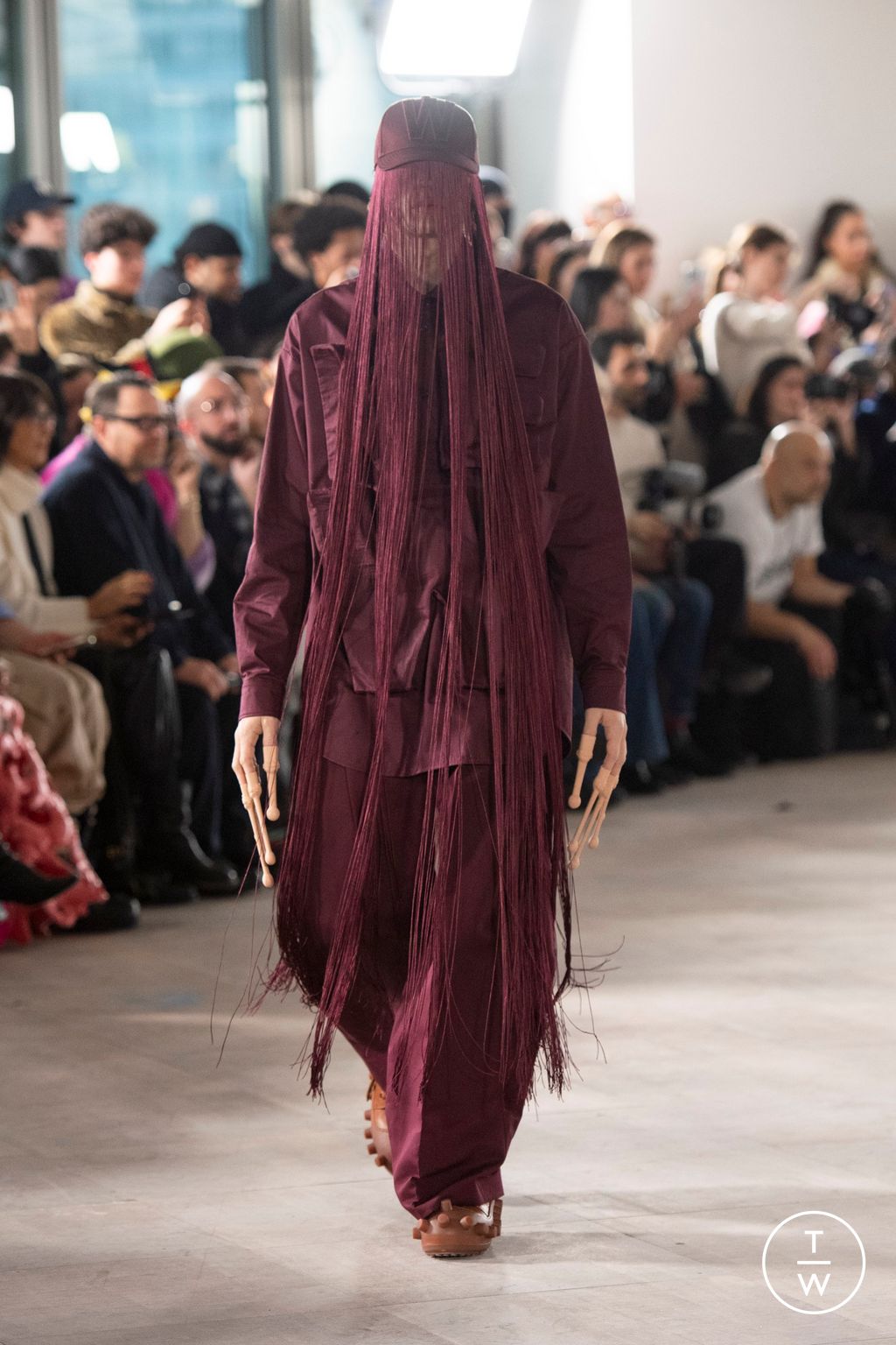 Fashion Week Paris Fall/Winter 2025 look 40 from the Walter Van Beirendonck collection menswear