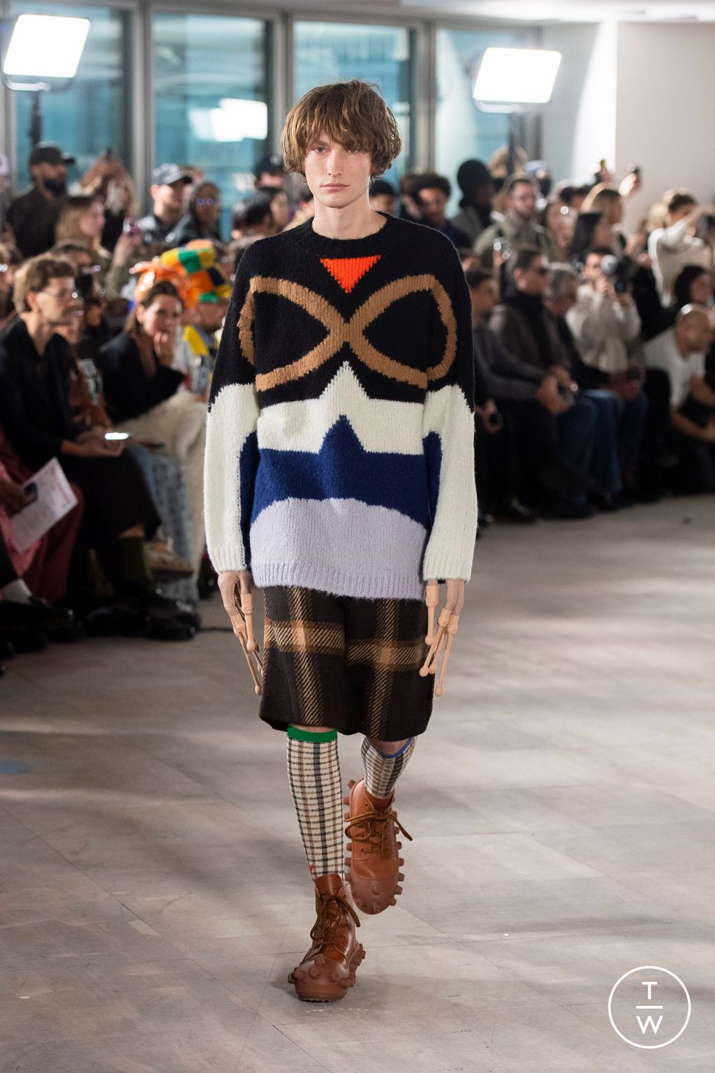 Fashion Week Paris Fall/Winter 2025 look 42 de la collection Walter Van Beirendonck menswear