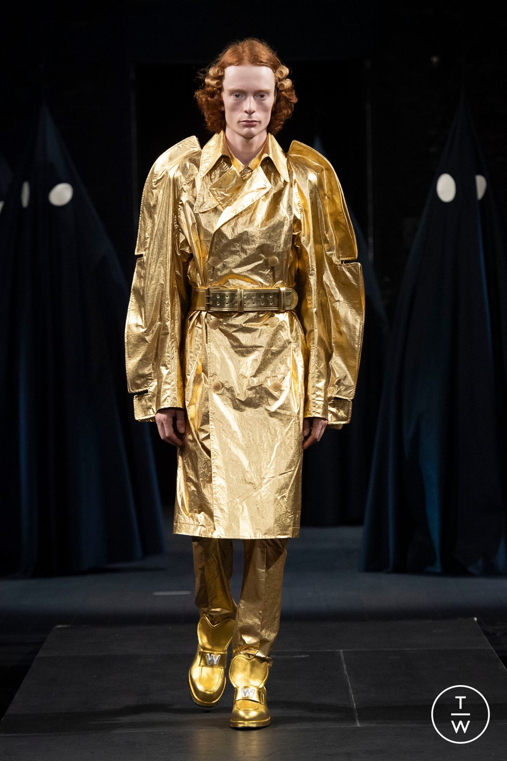 Fashion Week Paris Spring/Summer 2023 look 3 de la collection Walter Van Beirendonck menswear