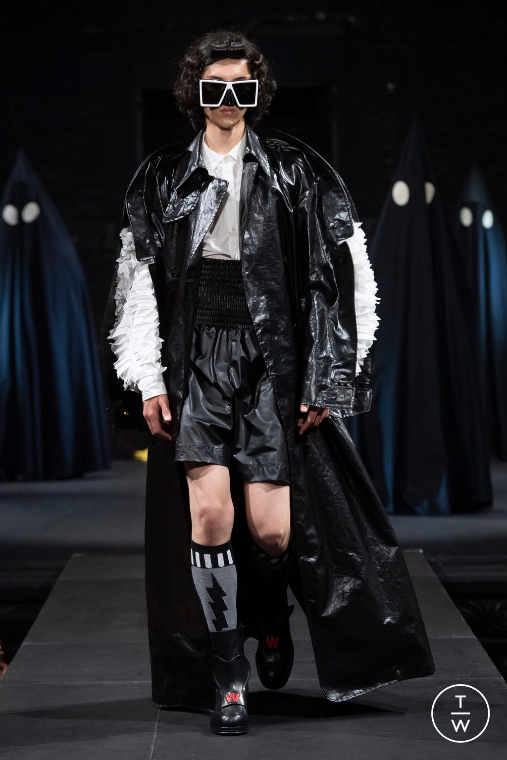 Fashion Week Paris Spring/Summer 2023 look 4 from the Walter Van Beirendonck collection 男装