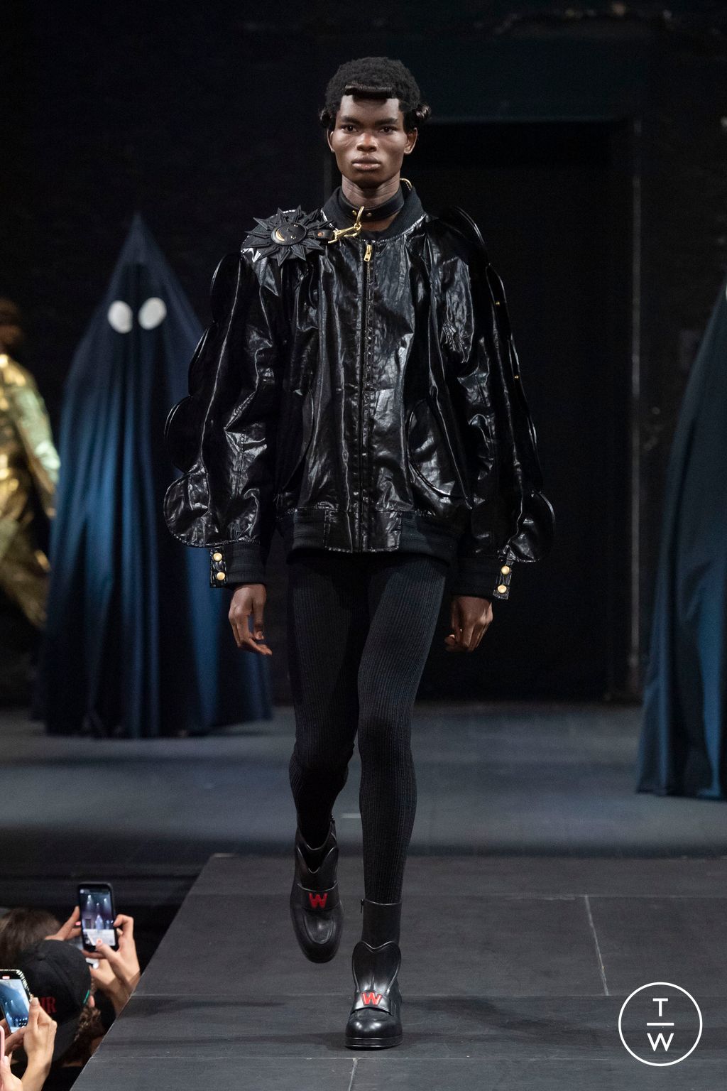 Fashion Week Paris Spring/Summer 2023 look 7 from the Walter Van Beirendonck collection 男装