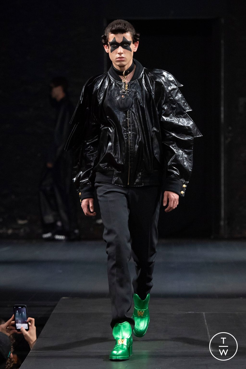 Fashion Week Paris Spring/Summer 2023 look 13 from the Walter Van Beirendonck collection 男装