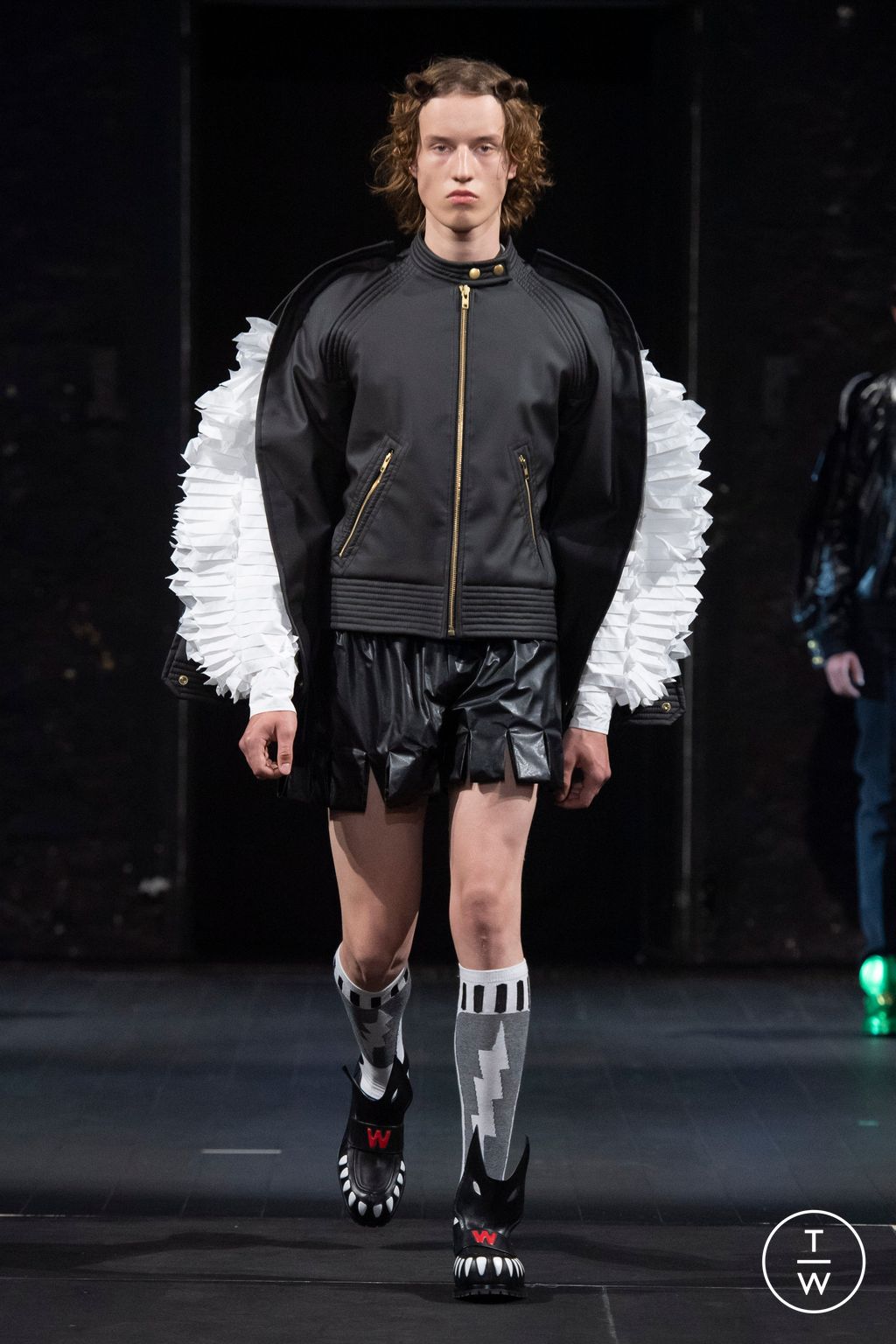 Fashion Week Paris Spring/Summer 2023 look 15 from the Walter Van Beirendonck collection 男装