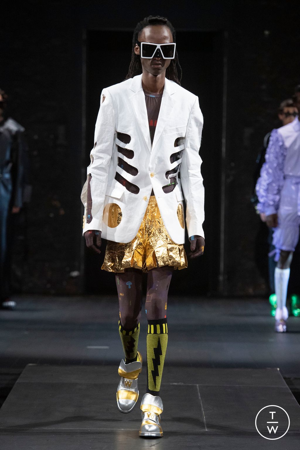 Fashion Week Paris Spring/Summer 2023 look 20 from the Walter Van Beirendonck collection 男装