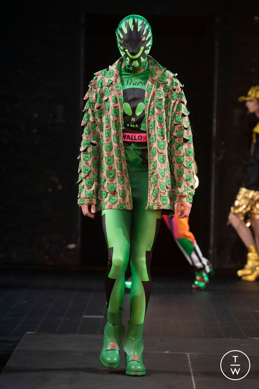 Fashion Week Paris Spring/Summer 2023 look 24 from the Walter Van Beirendonck collection 男装