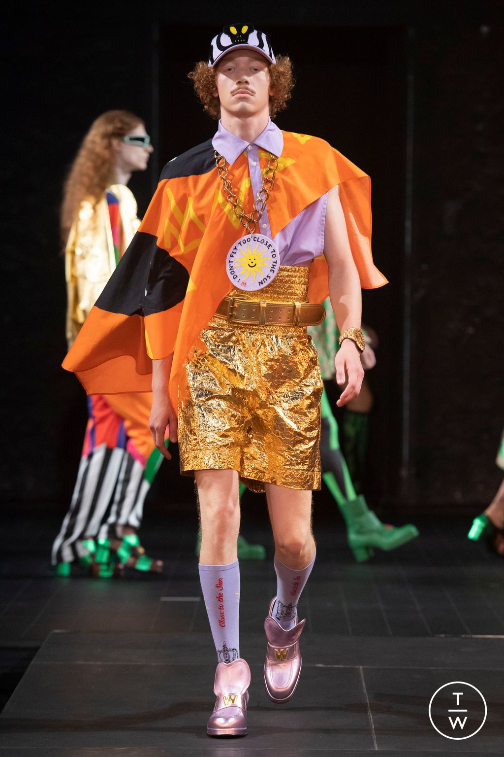 Fashion Week Paris Spring/Summer 2023 look 29 from the Walter Van Beirendonck collection 男装