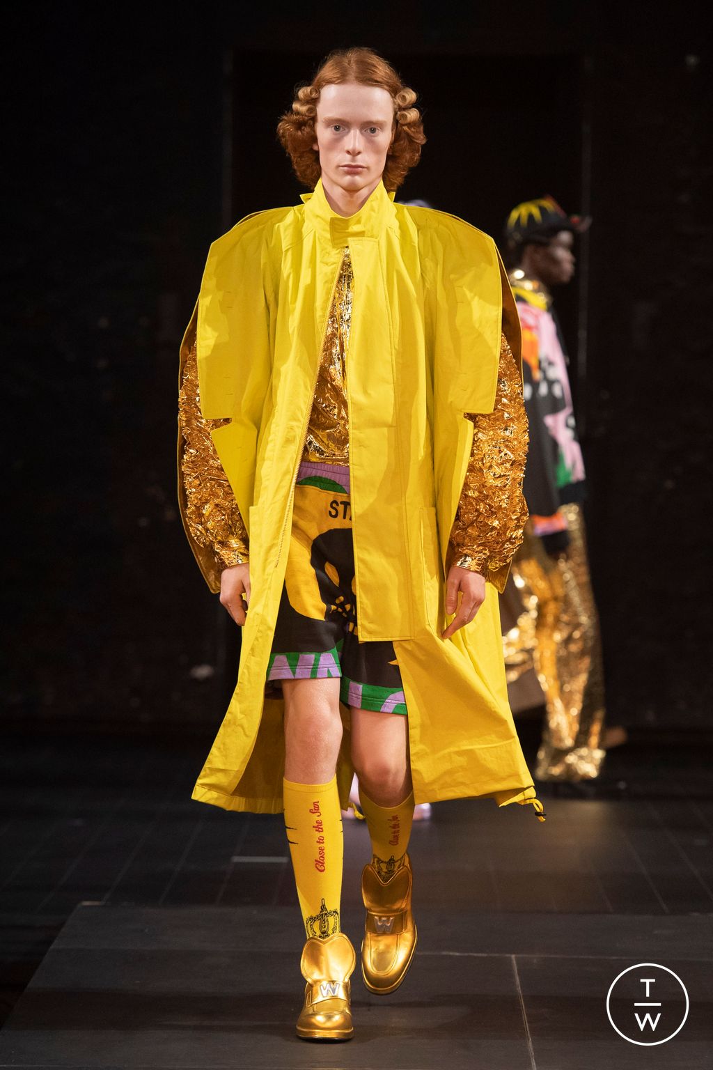 Fashion Week Paris Spring/Summer 2023 look 37 from the Walter Van Beirendonck collection 男装