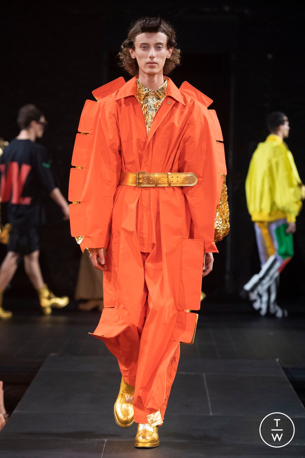 Fashion Week Paris Spring/Summer 2023 look 38 de la collection Walter Van Beirendonck menswear