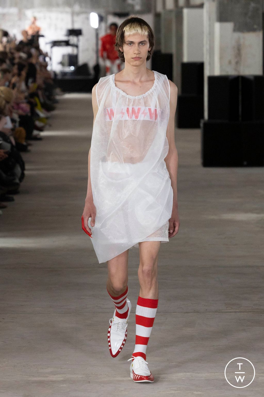 Fashion Week Paris Spring/Summer 2024 look 8 from the Walter Van Beirendonck collection 男装