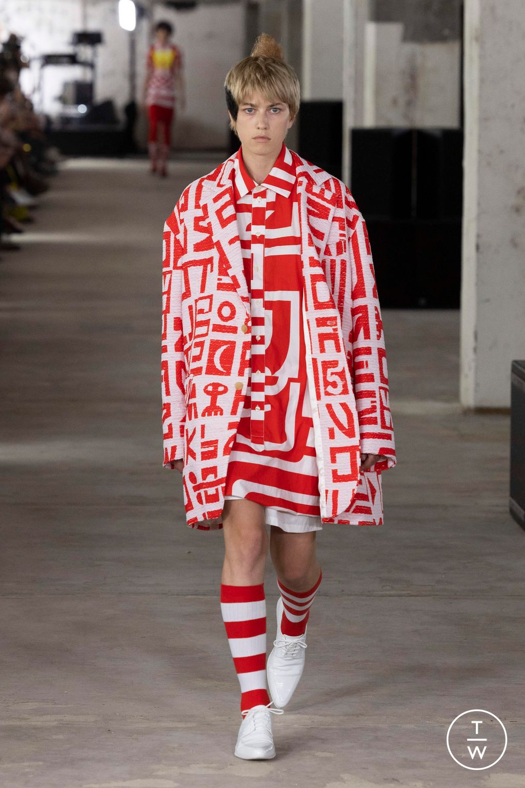 Fashion Week Paris Spring/Summer 2024 look 10 from the Walter Van Beirendonck collection 男装