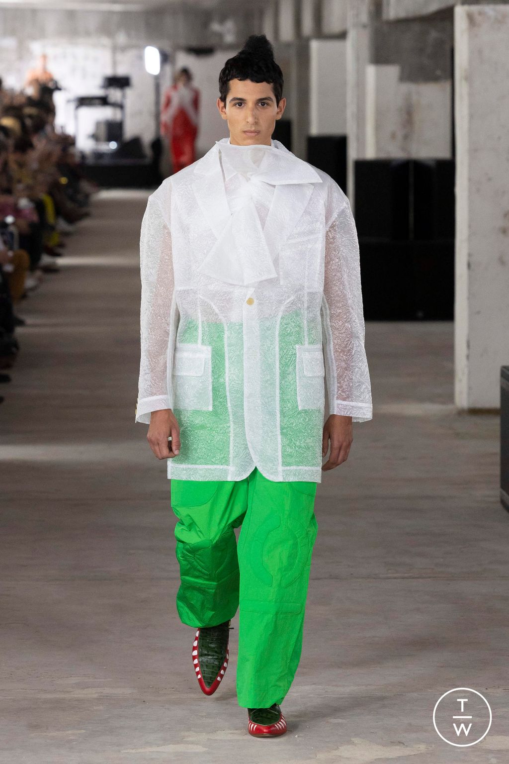 Fashion Week Paris Spring/Summer 2024 look 12 from the Walter Van Beirendonck collection 男装