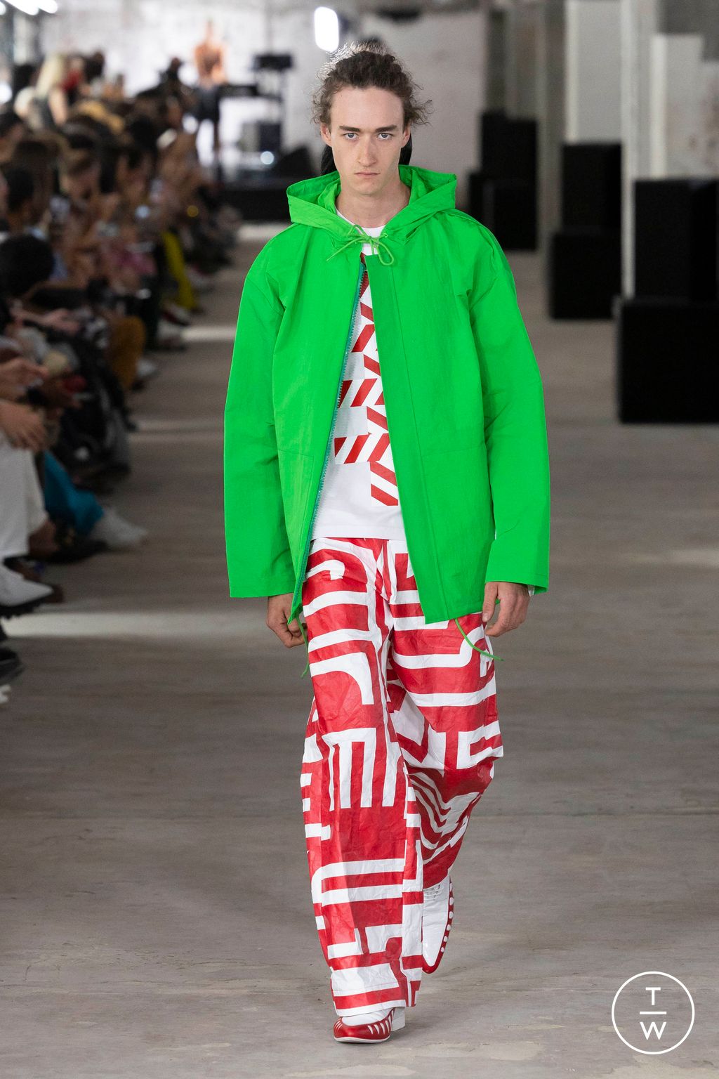 Fashion Week Paris Spring/Summer 2024 look 15 from the Walter Van Beirendonck collection menswear