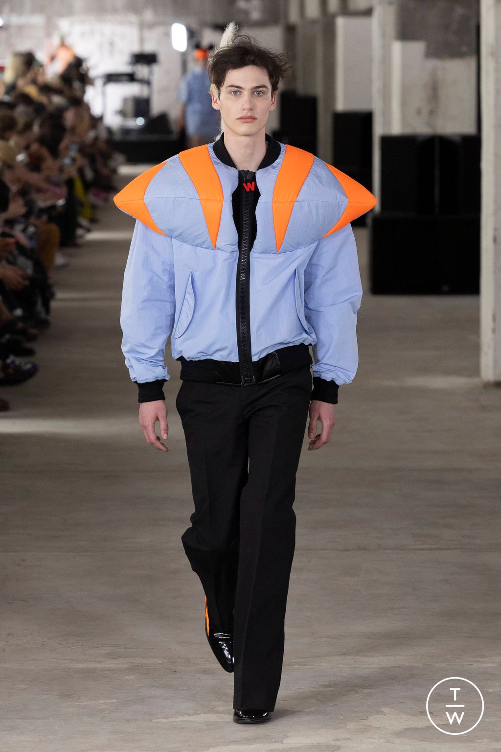 Fashion Week Paris Spring/Summer 2024 look 19 from the Walter Van Beirendonck collection 男装