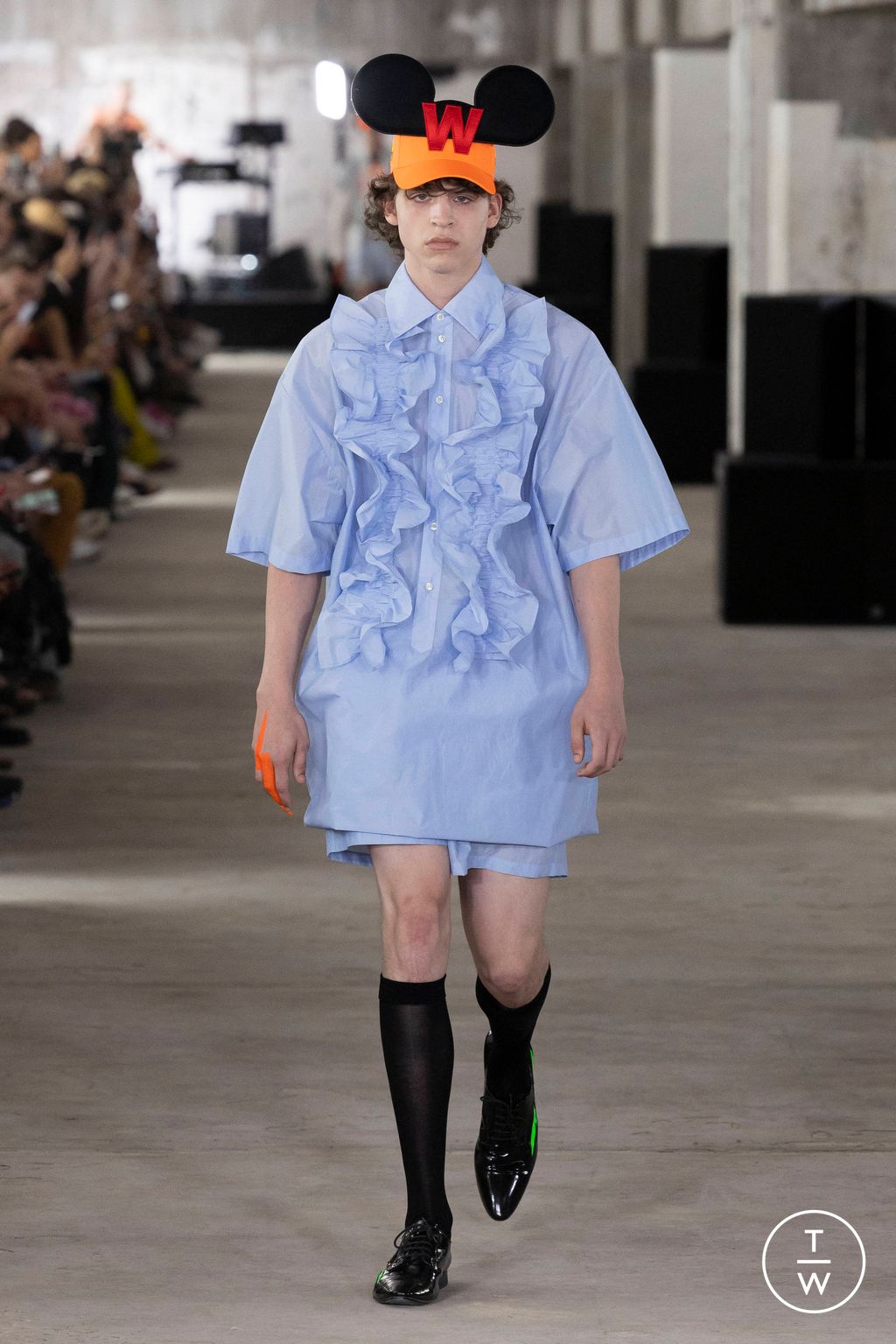 Fashion Week Paris Spring/Summer 2024 look 20 de la collection Walter Van Beirendonck menswear
