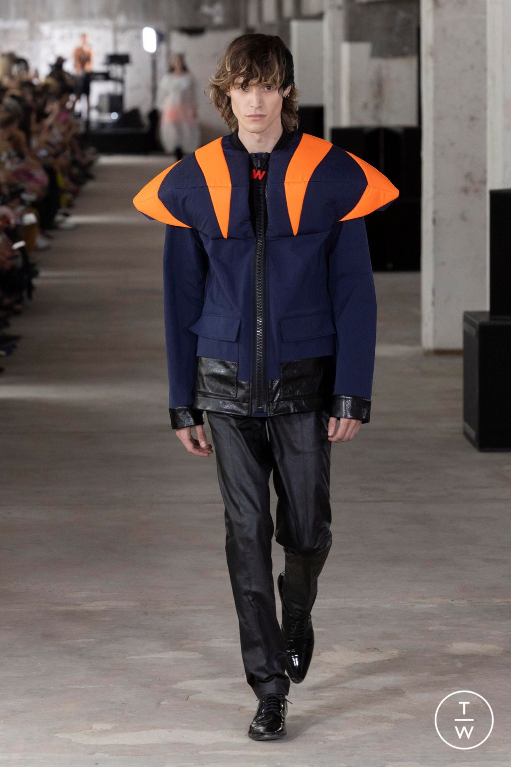 Fashion Week Paris Spring/Summer 2024 look 23 from the Walter Van Beirendonck collection 男装