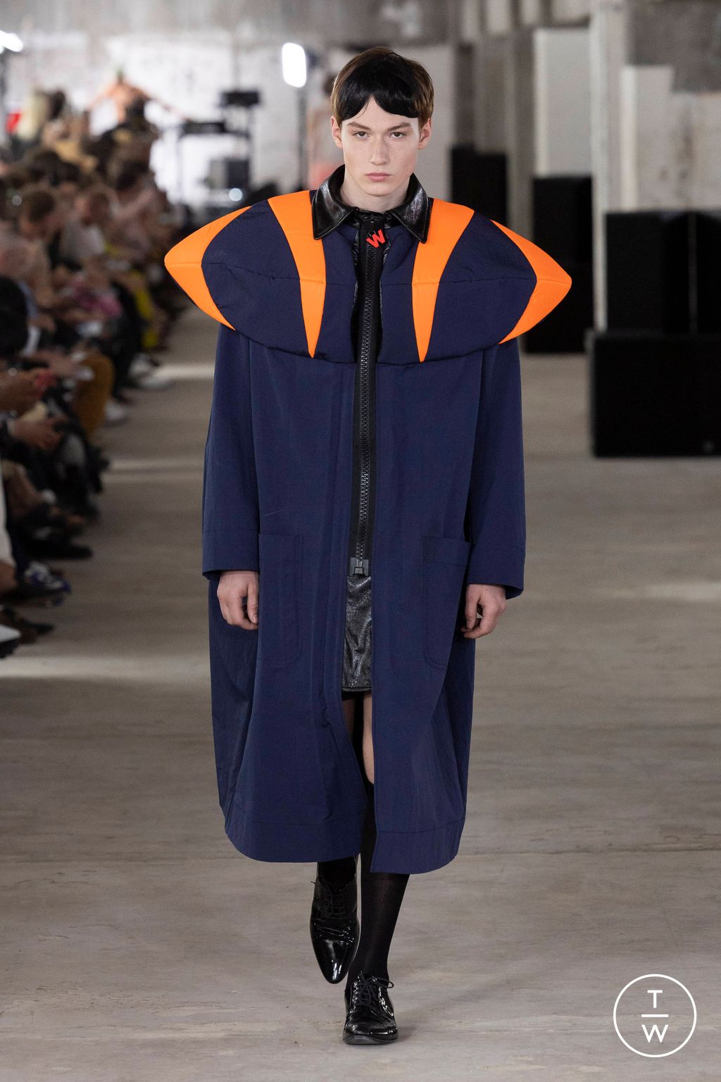 Fashion Week Paris Spring/Summer 2024 look 25 from the Walter Van Beirendonck collection 男装