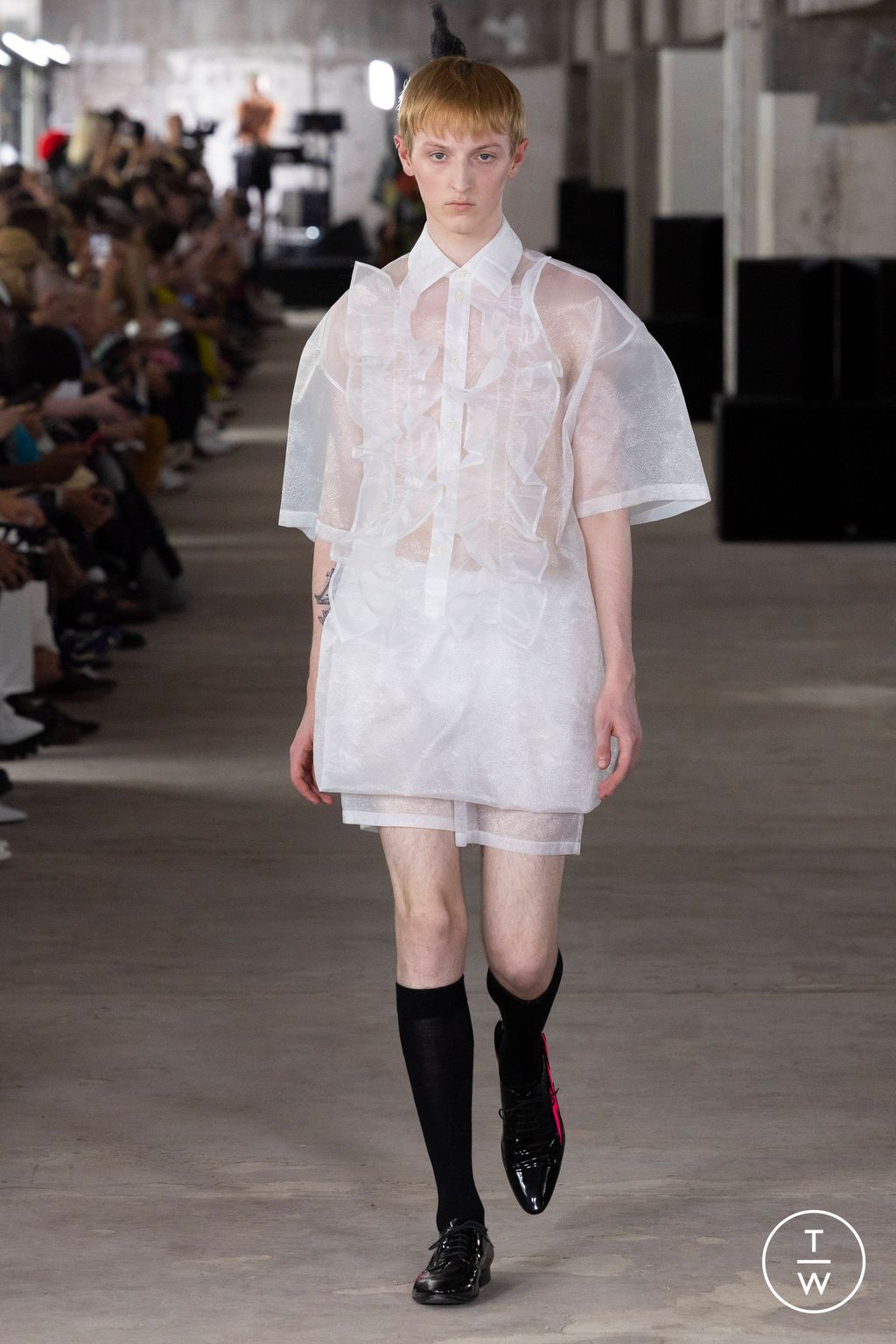 Fashion Week Paris Spring/Summer 2024 look 27 from the Walter Van Beirendonck collection 男装